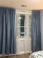 Cozy 2-3 Bedroom Apt in Center City