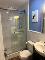 Cozy 2-3 Bedroom Apt in Center City