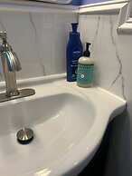 Cozy 2-3 Bedroom Apt in Center City