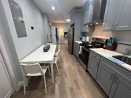 Cozy 2-3 Bedroom Apt in Center City