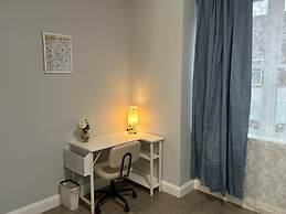 Cozy 2-3 Bedroom Apt in Center City