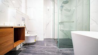 Moonway Luxury Suites At CORE Residence