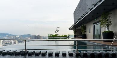 Moonway Luxury Suites At CORE Residence