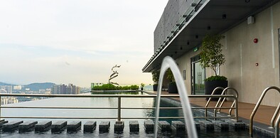 Moonway Luxury Suites At CORE Residence