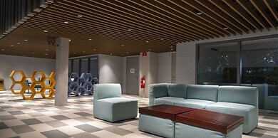 Moonway Luxury Suites At CORE Residence