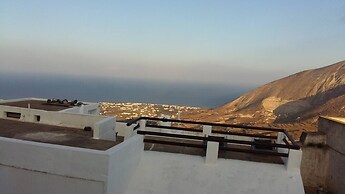 Charming 1705 Castle House in Pirgos Kallistis, Greece