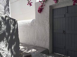 Charming 1705 Castle House in Pirgos Kallistis, Greece
