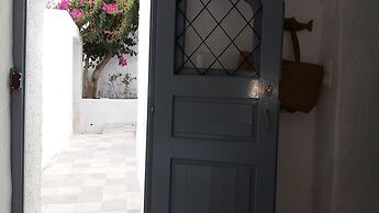 Charming 1705 Castle House in Pirgos Kallistis, Greece