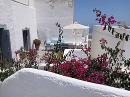 Charming 1705 Castle House in Pirgos Kallistis, Greece