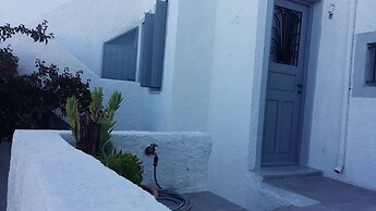 Charming 1705 Castle House in Pirgos Kallistis, Greece