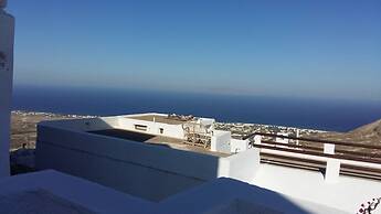 Charming 1705 Castle House in Pirgos Kallistis, Greece