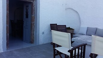 Charming 1705 Castle House in Pirgos Kallistis, Greece