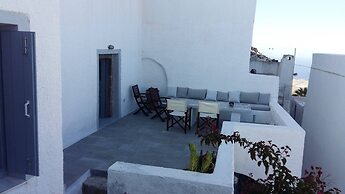 Charming 1705 Castle House in Pirgos Kallistis, Greece