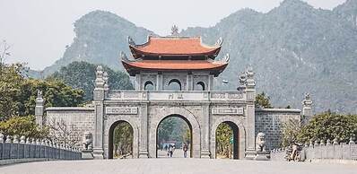 Núi Vàng Tràng An