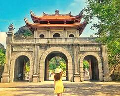 Núi Vàng Tràng An