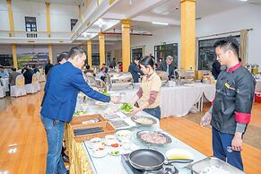 Núi Vàng Tràng An