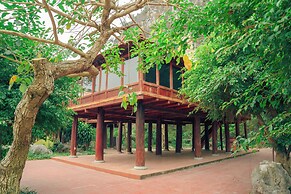 Núi Vàng Tràng An