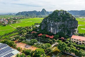 Núi Vàng Tràng An