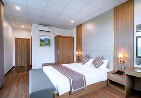 Núi Vàng Tràng An