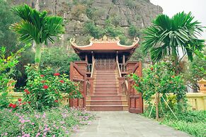 Núi Vàng Tràng An