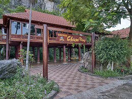 Núi Vàng Tràng An