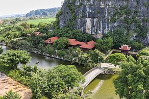 Núi Vàng Tràng An