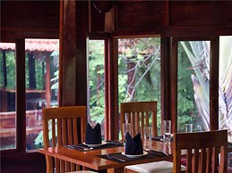 Núi Vàng Tràng An