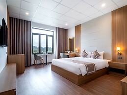 Núi Vàng Tràng An