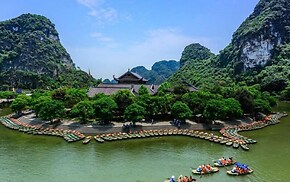 Núi Vàng Tràng An