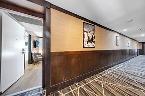 The Shoreline Suites