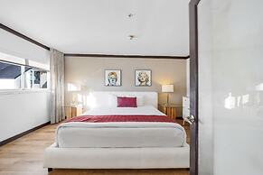 The Shoreline Suites