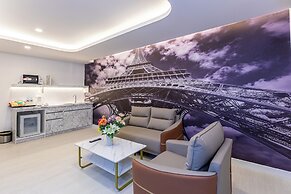 Airbus Hotel At Phawana Station