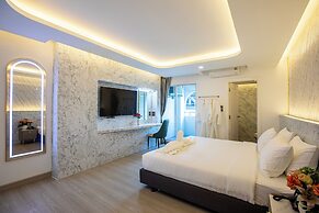 Airbus Hotel At Phawana Station