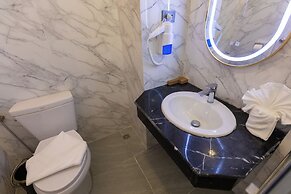 Airbus Hotel At Phawana Station