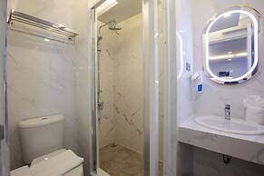 Airbus Hotel At Phawana Station