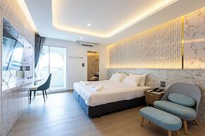 Airbus Hotel At Phawana Station