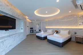 Airbus Hotel At Phawana Station