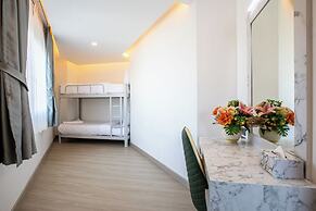 Airbus Hotel At Phawana Station