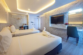 Airbus Hotel At Phawana Station