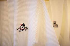 Airbus Hotel At Phawana Station