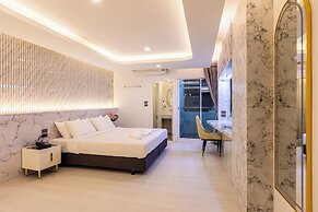 Airbus Hotel At Phawana Station