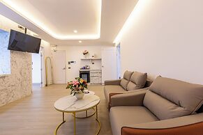 Airbus Hotel At Phawana Station