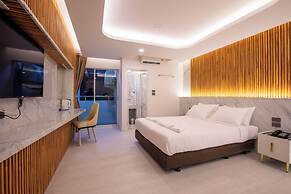 Airbus Hotel At Phawana Station