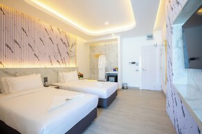 Airbus Hotel At Phawana Station