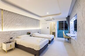 Airbus Hotel At Phawana Station