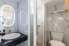 Airbus Hotel At Phawana Station