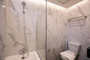 Airbus Hotel At Phawana Station