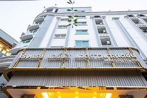 Airbus Hotel At Phawana Station