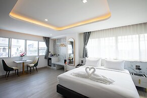 Airbus Hotel At Phawana Station