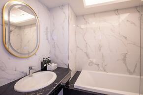 Airbus Hotel At Phawana Station